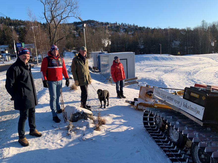 Foto: Per-Ivar Stokkmo - fra venstre: Paal Berg (nestleder hovedstyret i Røa IL), Rune Lorenzen (styreleder i langrennsgruppa i Røa IL), Richard Arnesen (styreleder Eckbos Legat), Roger Bjørn Haugen (daglig leder Røa IL)